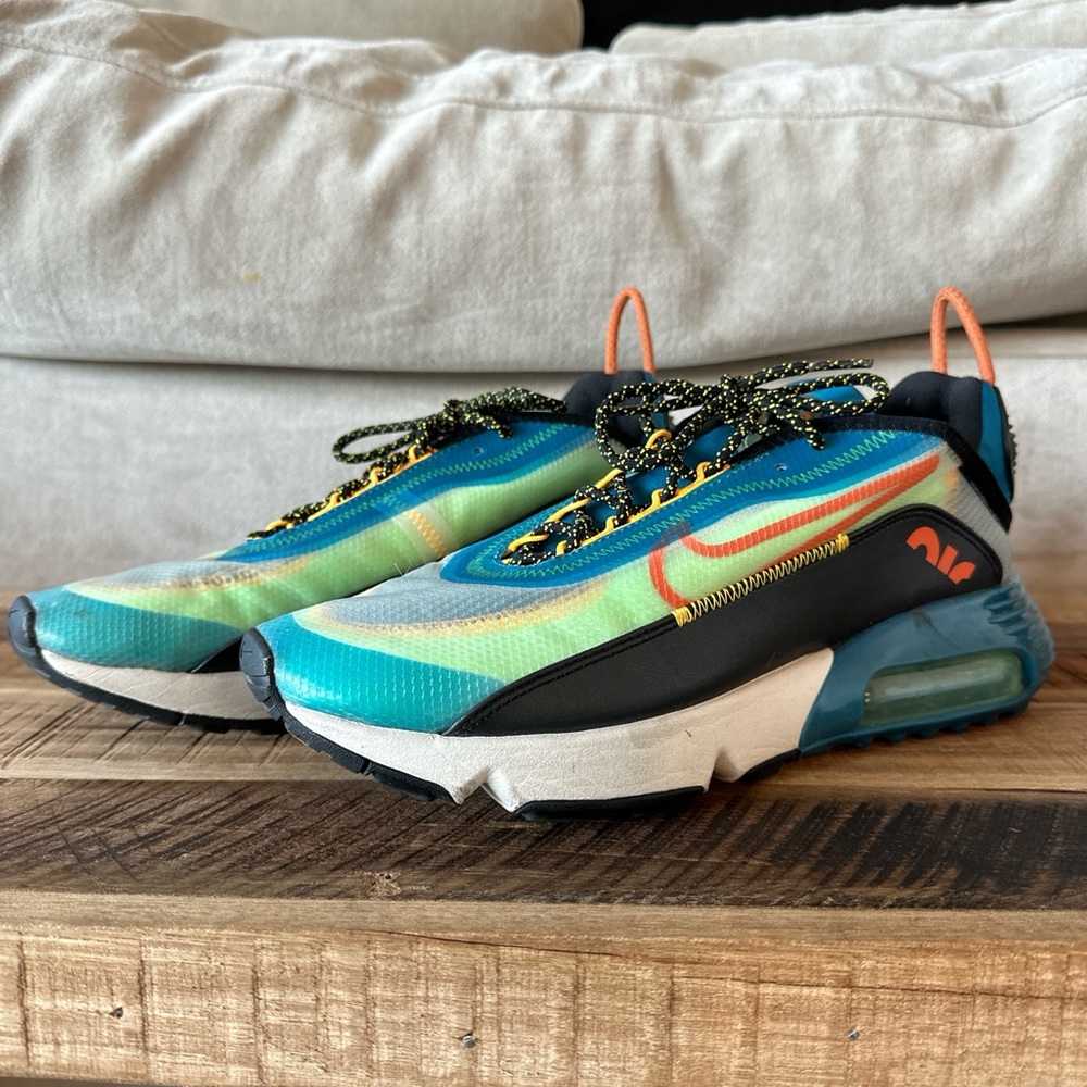 Nike AirMax 2090
Green Abyss/Starfish 
Size:9